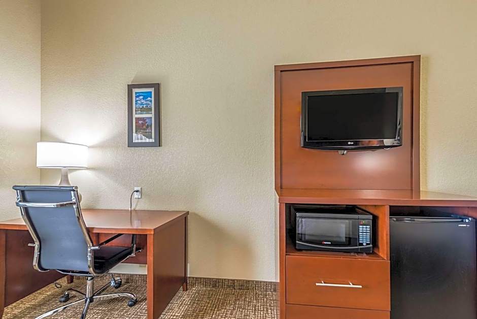 Comfort Inn & Suites Dayton North