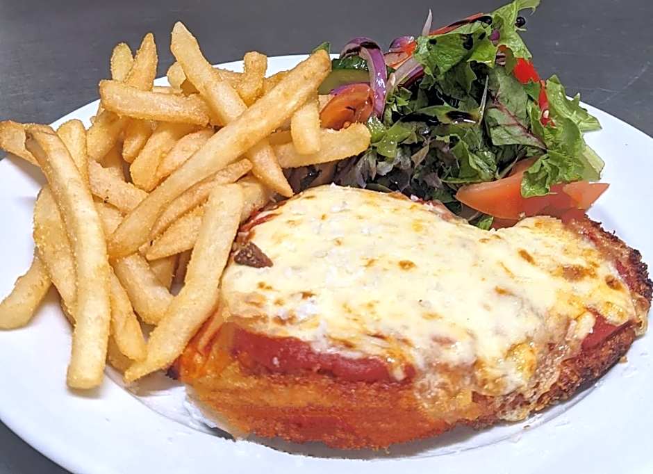 GRAND CENTRAL HOTEL PROSERPINE