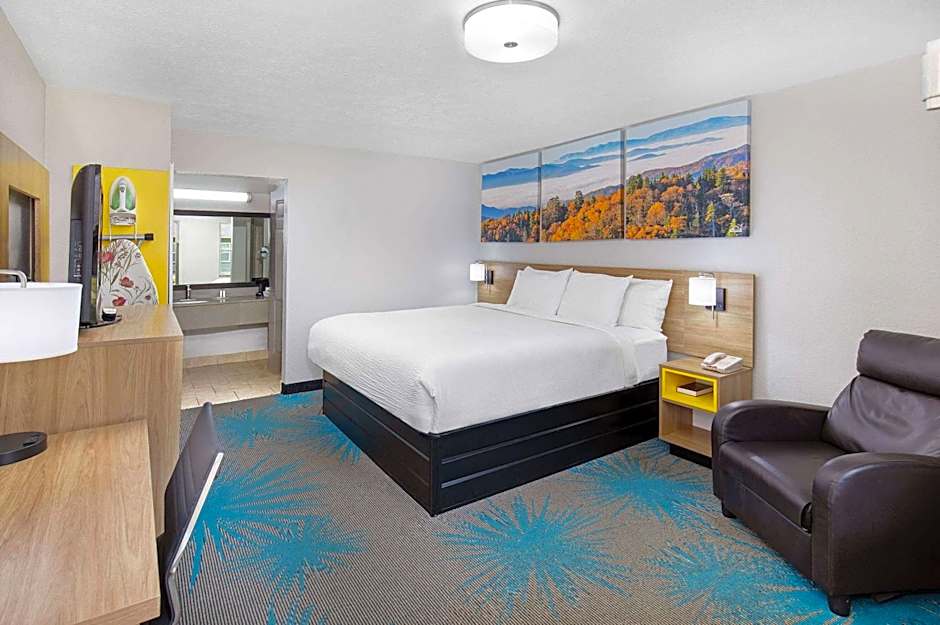 Days Inn by Wyndham Savannah