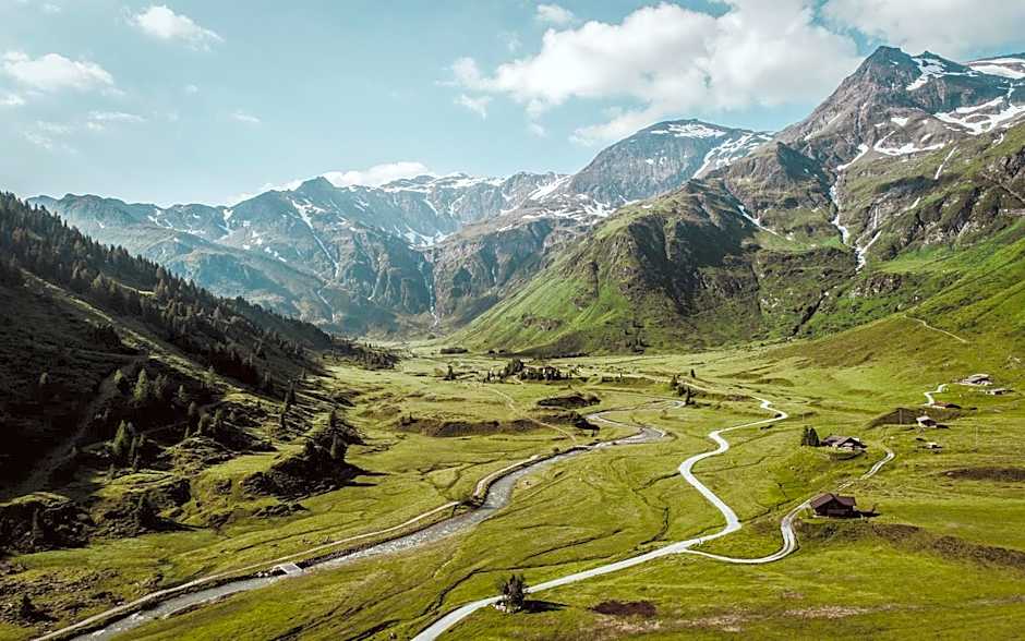 Österreichischer Hof-im Bademantel direkt in die Alpentherme