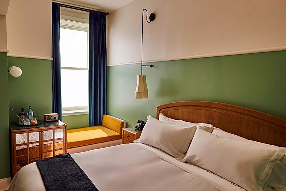 The Drayton Hotel Savannah, Curio Collection by Hilton