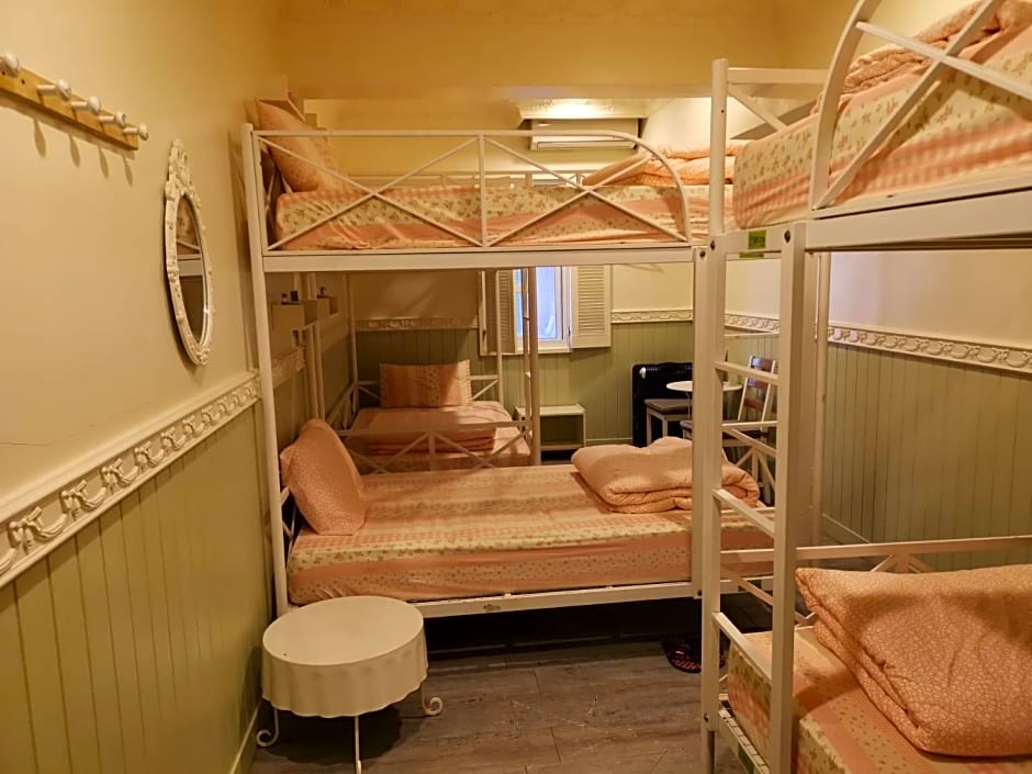 Photo 1 of 11 of 1 Person in Dormitory - Mixed