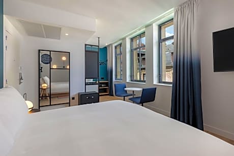 Aloft Premium King Room - access to the SPA included