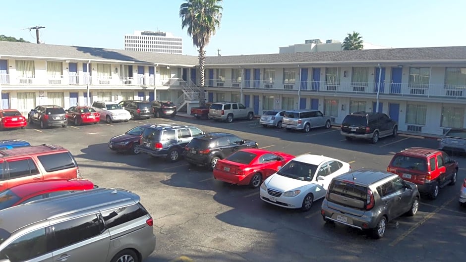 SureStay Hotel by Best Western San Antonio Riverwalk