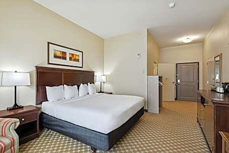 1 King Bed, Nonsmoking, ADA  Roll In Shower
