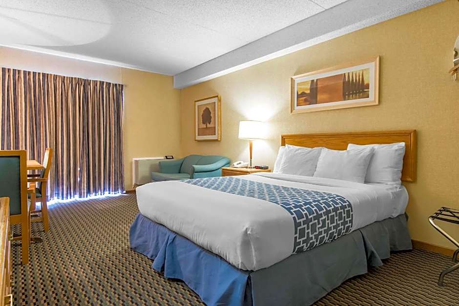 Photo 1 of 17 of 1 Queen Bed, Accessible
