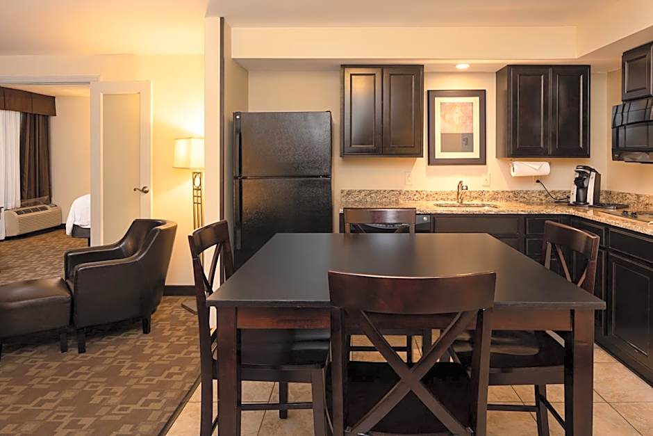 Holiday Inn and Suites Charleston West By IHG