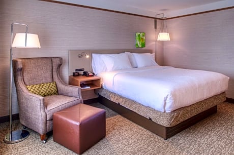 1 King Premium W/In-Room Drinks-Snacks