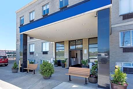 Avion Inn Near LGA Airport, an Ascend Collection Hotel