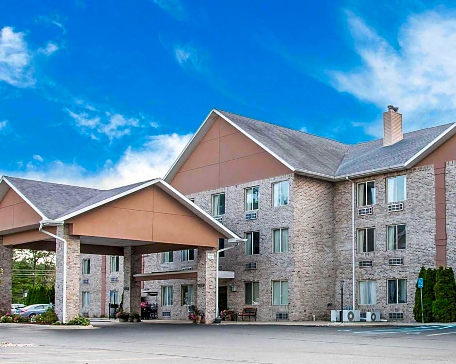 Comfort Inn Whitehall near Michigan's Adventure