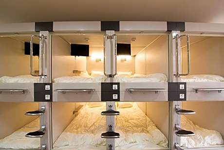 Bunk Bed in Mixed Dormitory Room