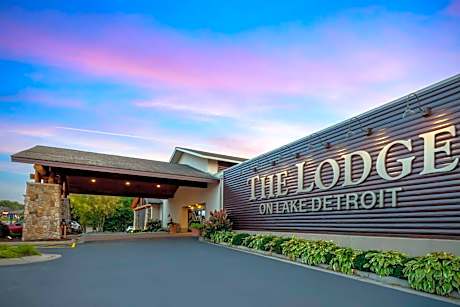 Best Western Premier The Lodge On Lake Detroit