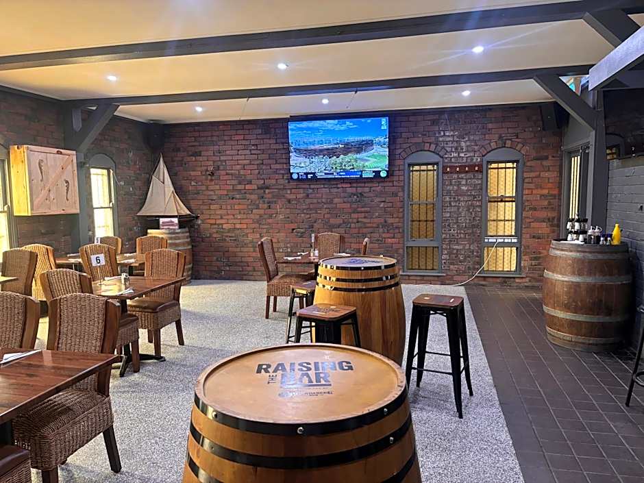 The Club Hotel Collie