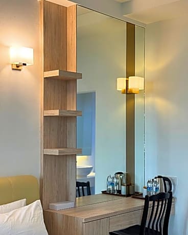 Deluxe King Bed - Non-Smoking