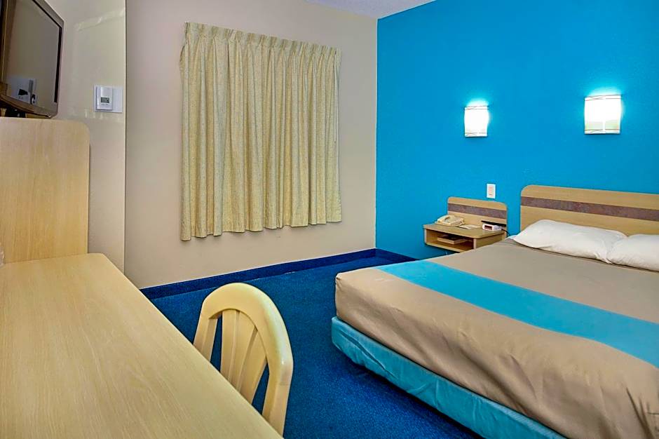 Motel 6 Peterborough