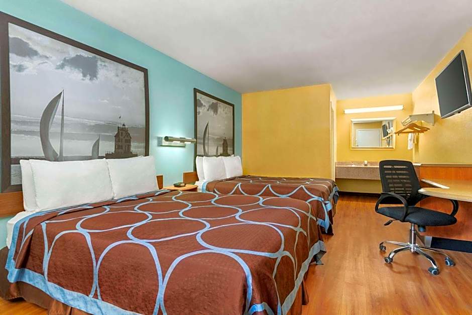 Super 8 by Wyndham Findlay