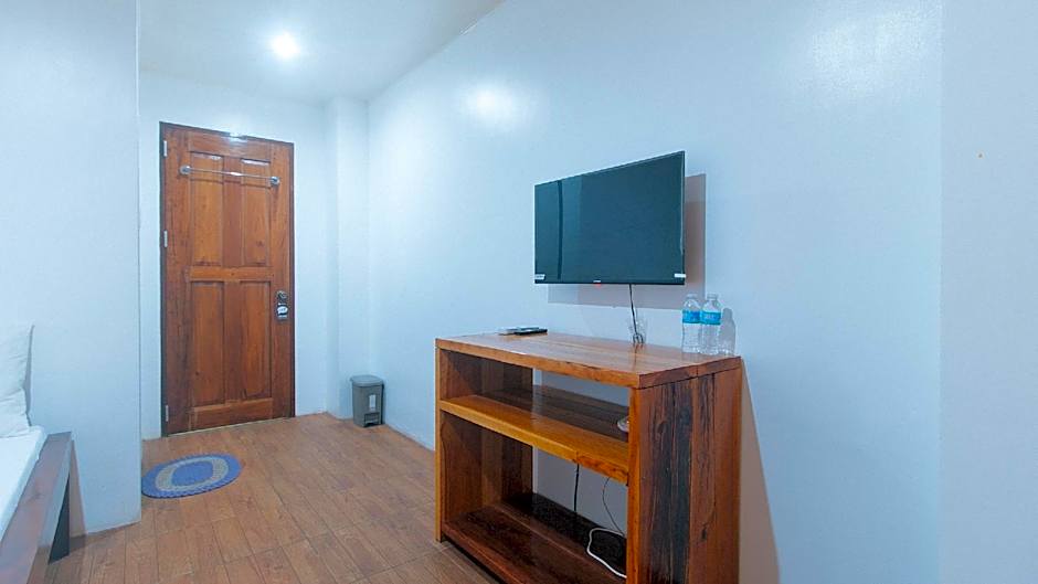 RedDoorz @ Mina's Place 2 Banez Ville Tacloban