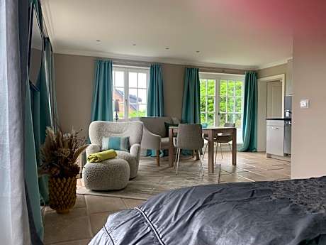 Deluxe Double Room with Side Sea View