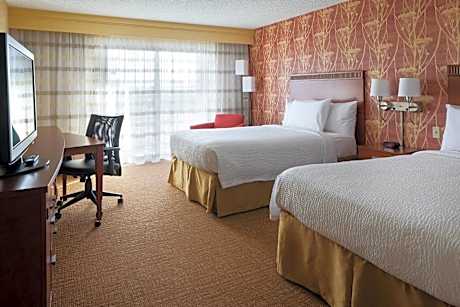 Queen Room with Two Queen Beds - Hearing Accessible