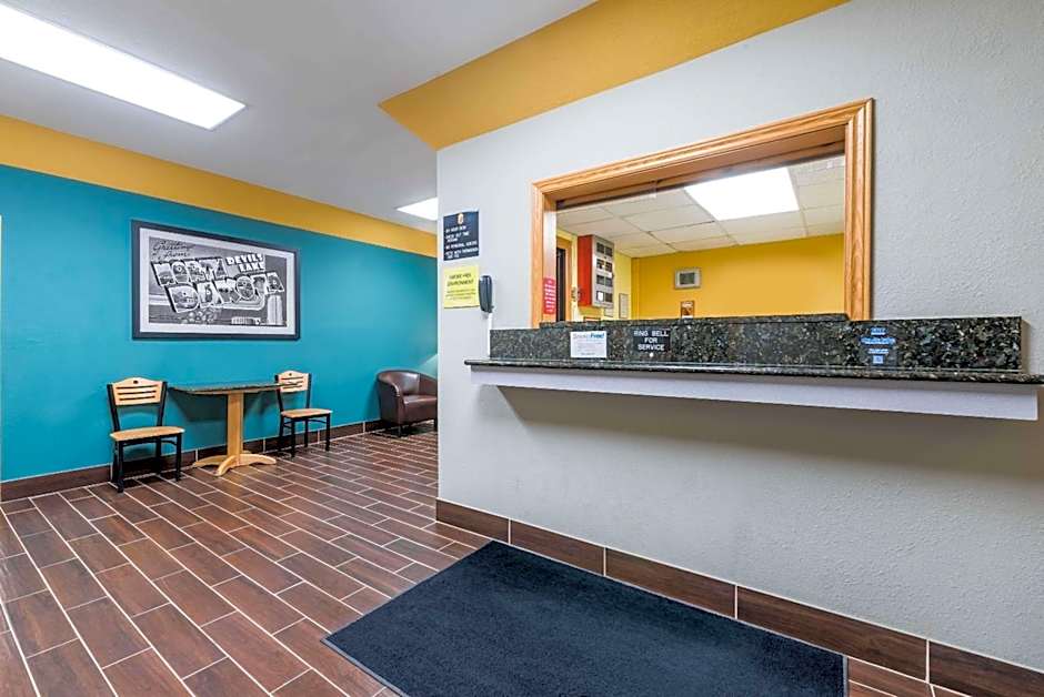 Super 8 by Wyndham Devils Lake