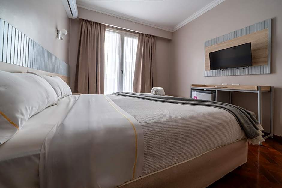 HOTEL REGIS