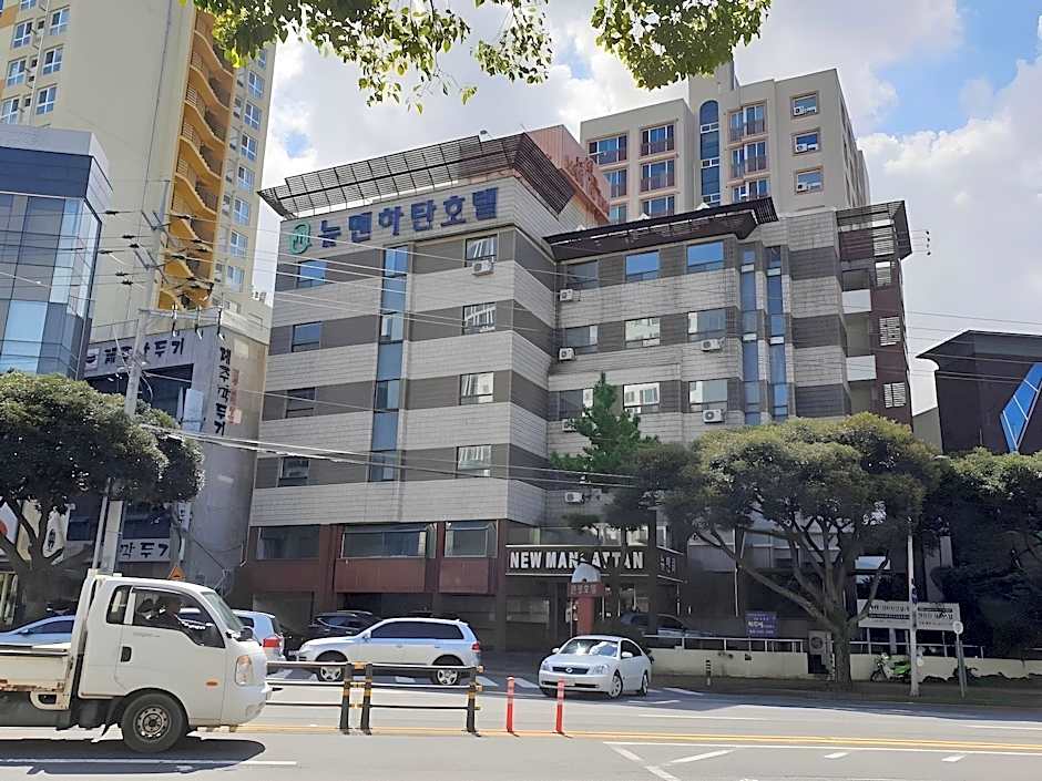 New Manhattan Tourist Hotel