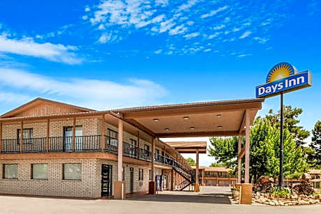 Days Inn by Wyndham Cortez