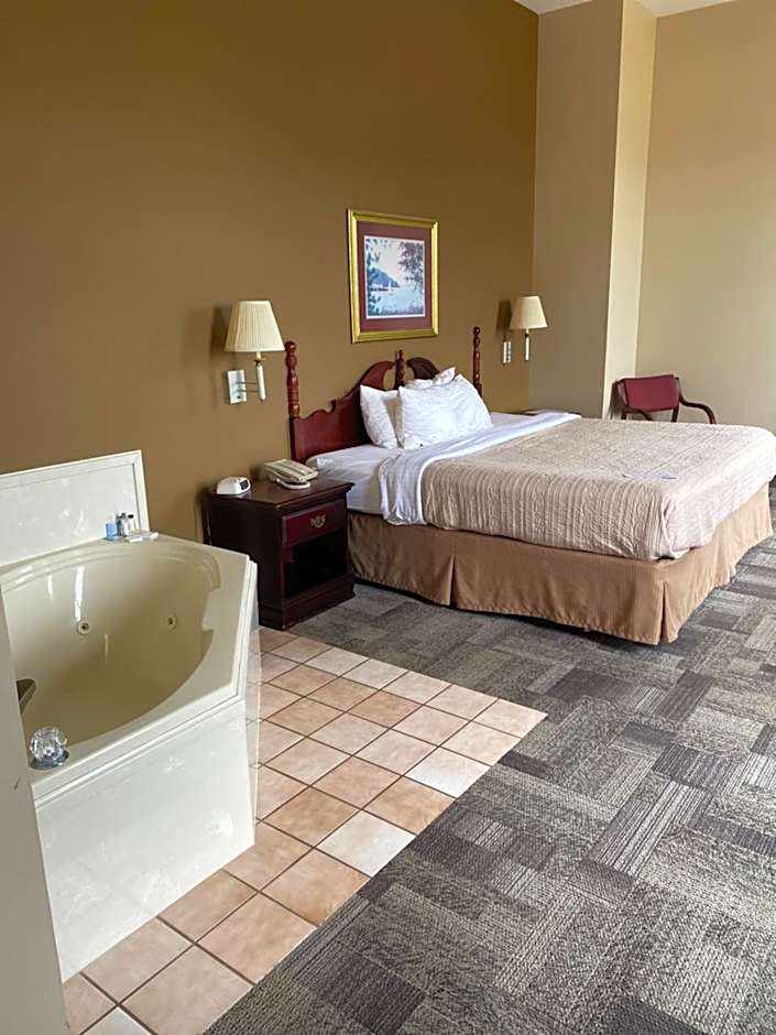 COLLINS INN & SUITES