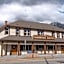 PARTY HOSTEL - The Canmore Hotel Hostel