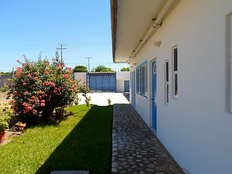 Hotel y Suites Del Paci­fico