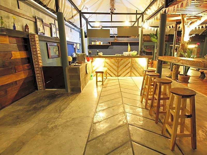 Above The Sea Boutique Hotel