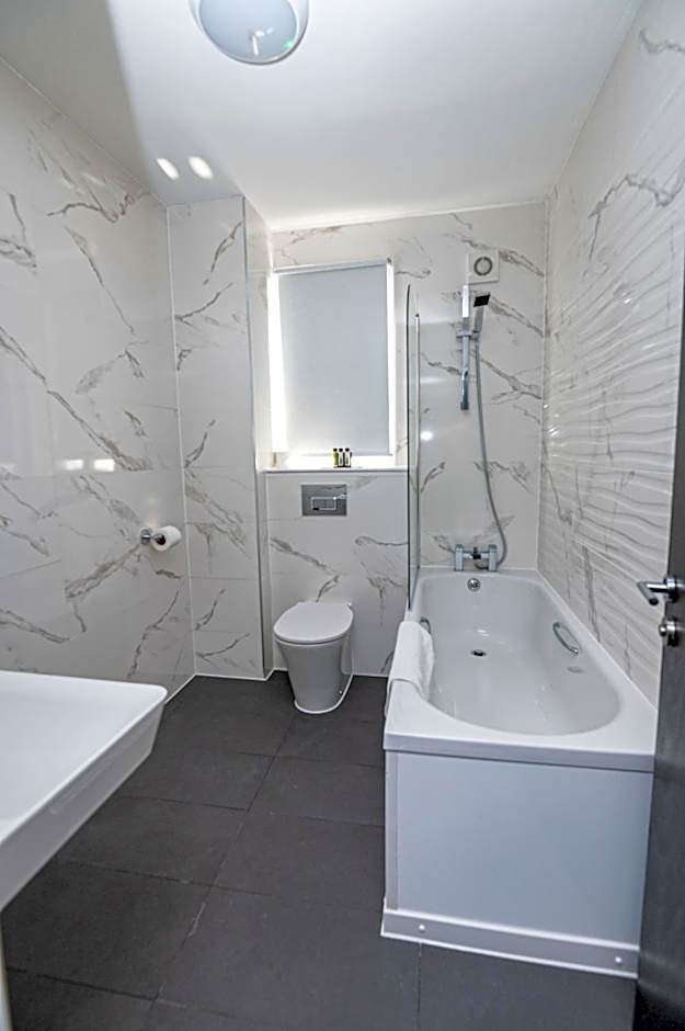 Thames Riviera Hotel