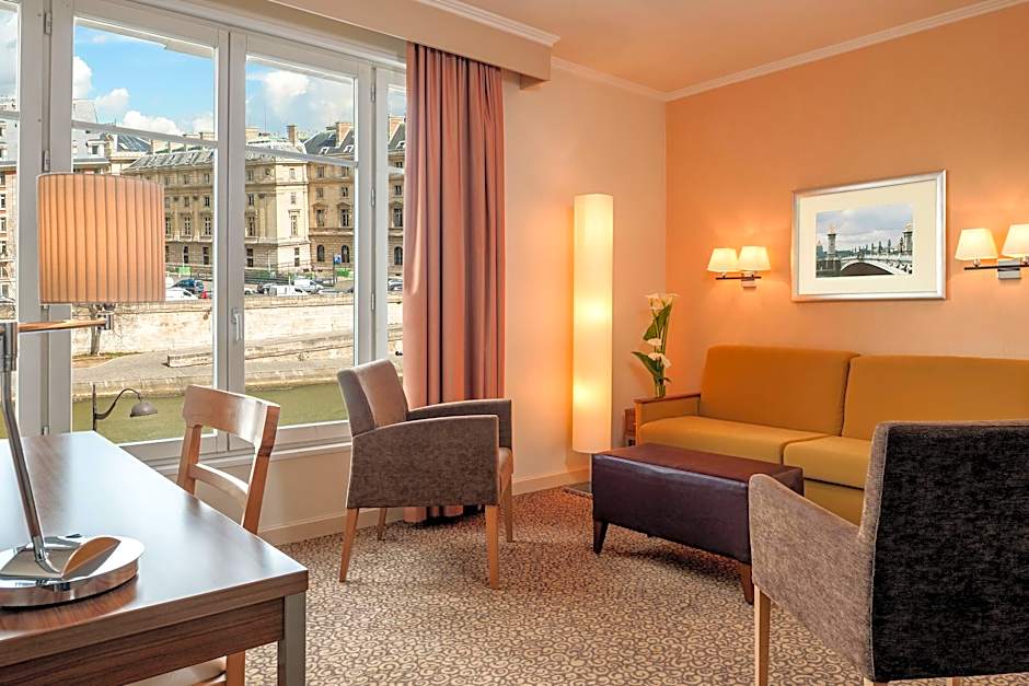 Photo 1 of 10 of 1 Bedroom Apartment, Seine View