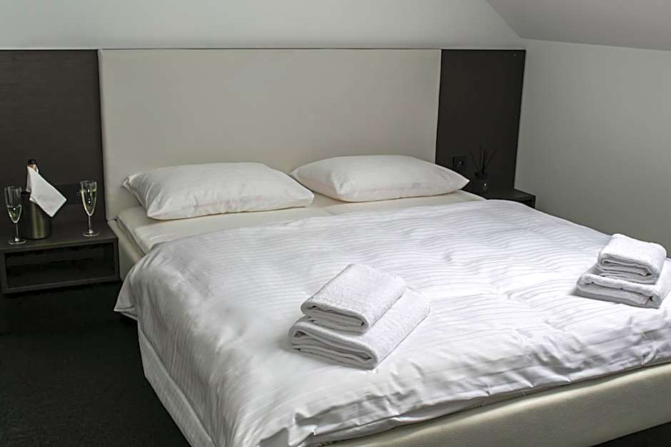 Golden Golem hotel & Spa