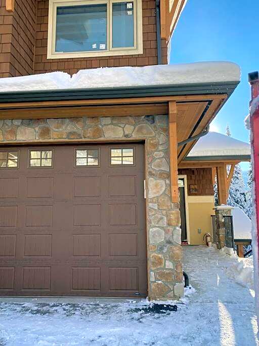 Cozy Modern Ski-in & Ski-out, Hot Tub, Townhouse
