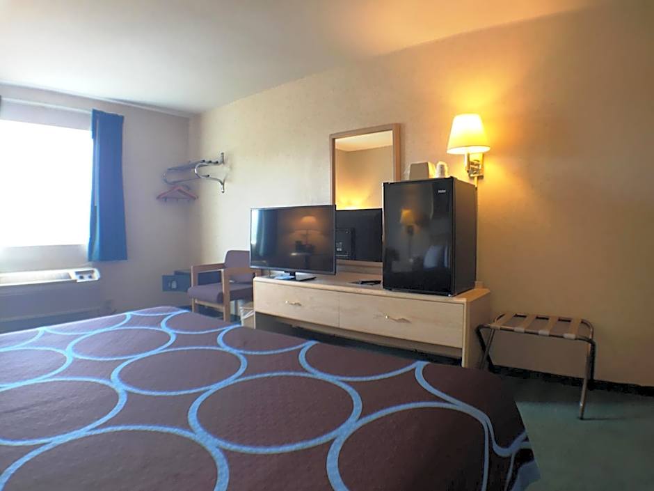 Super 8 by Wyndham Canandaigua