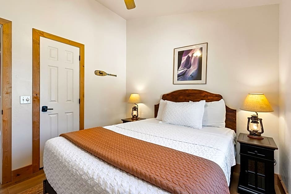 Duck Creek Village Inn