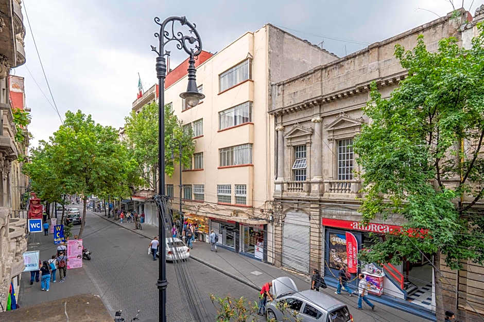 104 Location 2Bdrm 2bath AC apt Fits 8 Rooftop