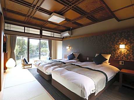 Deluxe Twin Room with Sea View