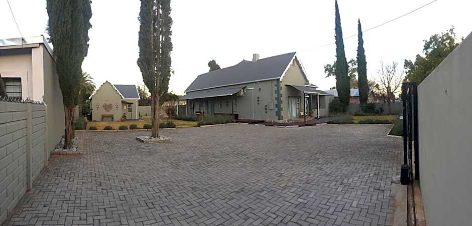 Tranquil House B&B @ 1 College Ave