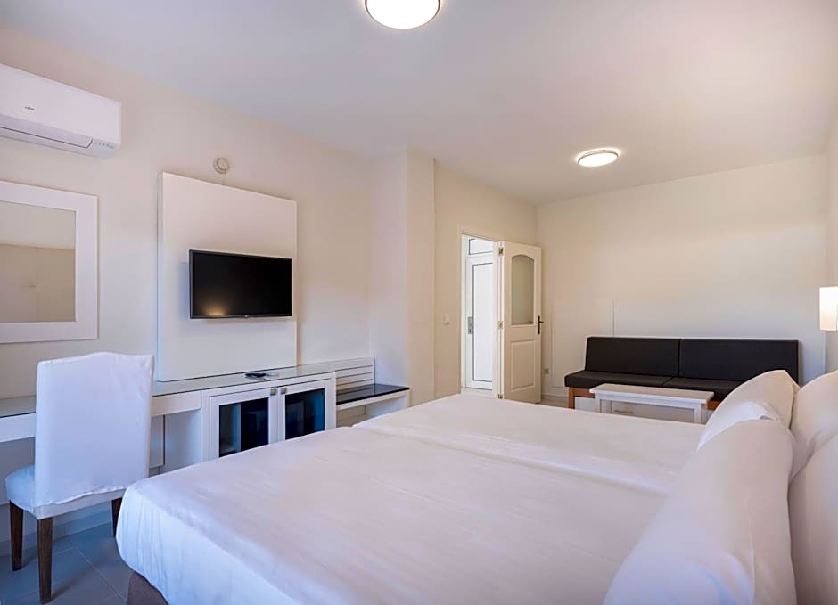 Sol Sancti Petri Aparthotel