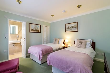 Twin Room with Shower