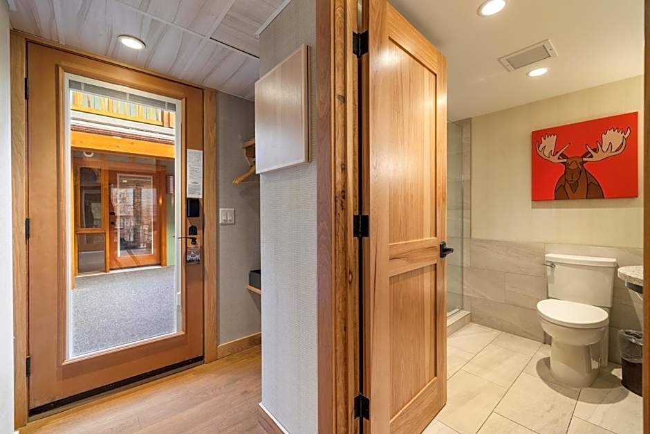 Moose Hotel and Suites