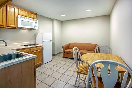 1 Queen Bed Mobility Accessible Room Non-Smoking