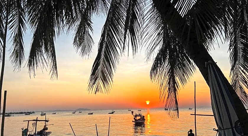 Nana Chat Bangsaen Hotel