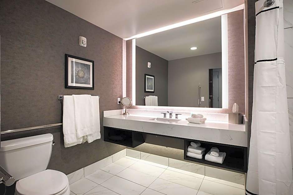 Ambassador Hotel Kansas City, Autograph Collection by Marriott