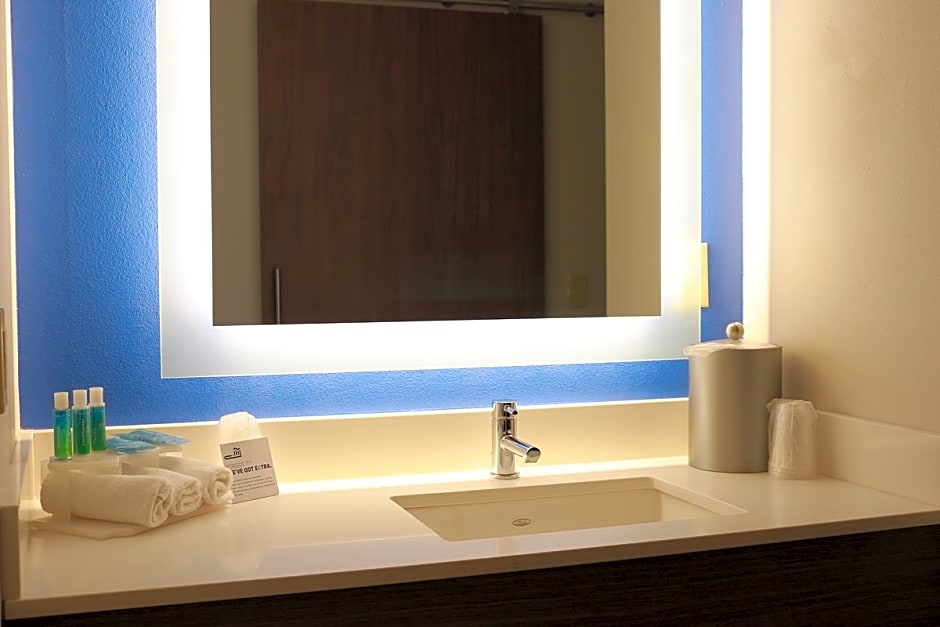 Holiday Inn Express Seattle - Sea-Tac Airport By IHG