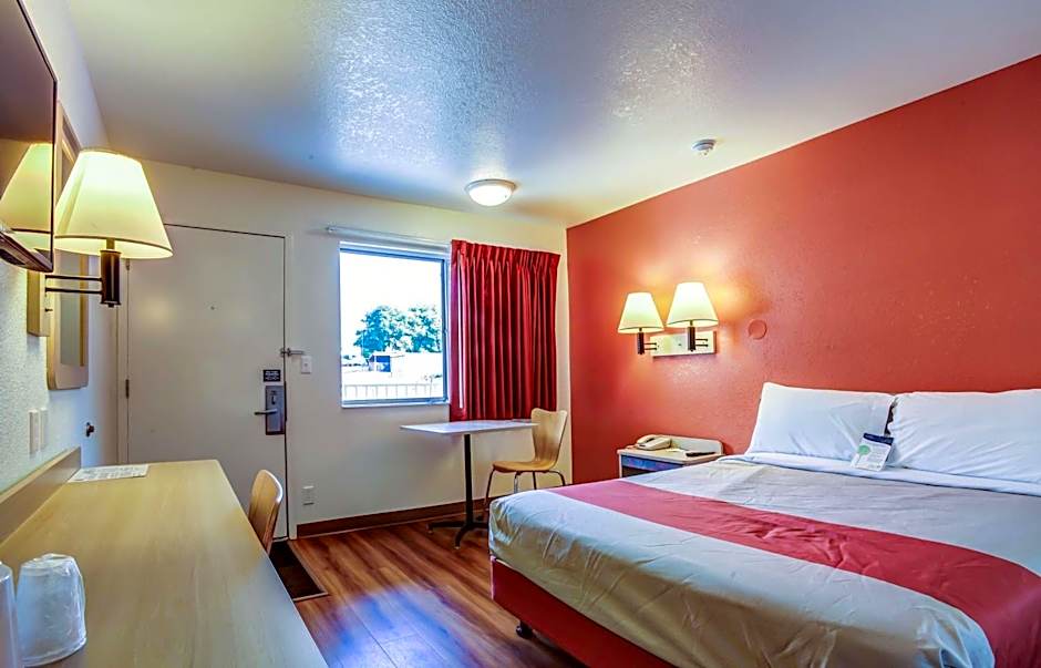 Motel 6-Grants Pass, OR