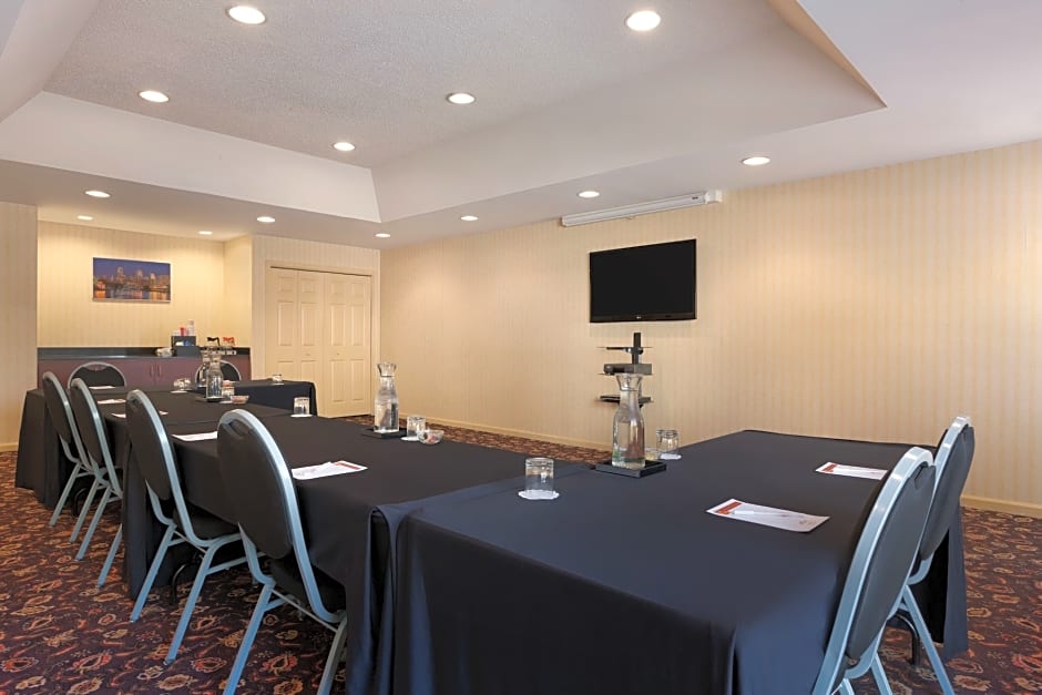 Hawthorn Suites by Wyndham Philadelphia Airport