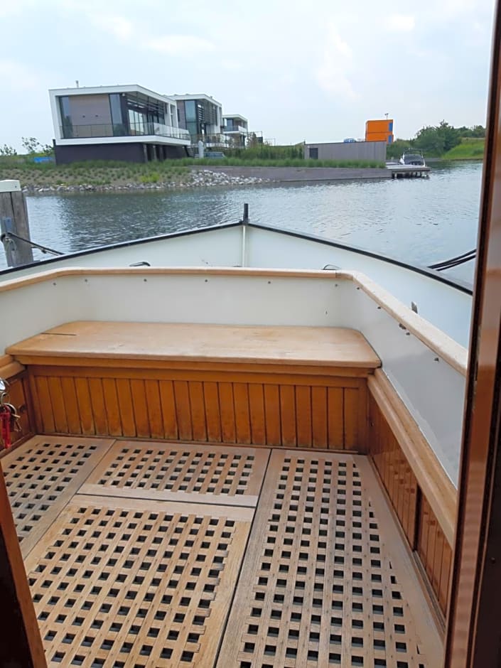 Privé B&B Motorsailer Rataplan